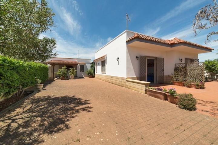 Villa Cucci Mono Luigi Casa Vacanze Torre Lapillo Exterior photo